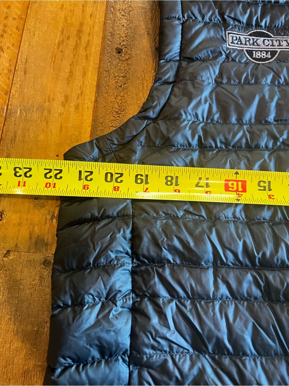 Stio Down Pinion Puffer Vest Mens Medium Black Park City Custom Resort EUC $199 - Picture 8 of 9